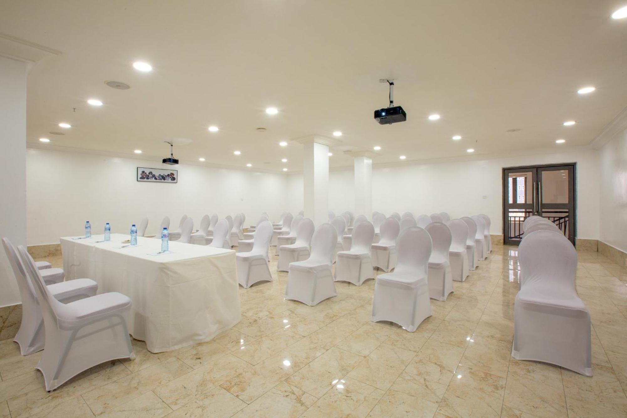 Johnwood Hotel By Bolton Abuja Ngoại thất bức ảnh