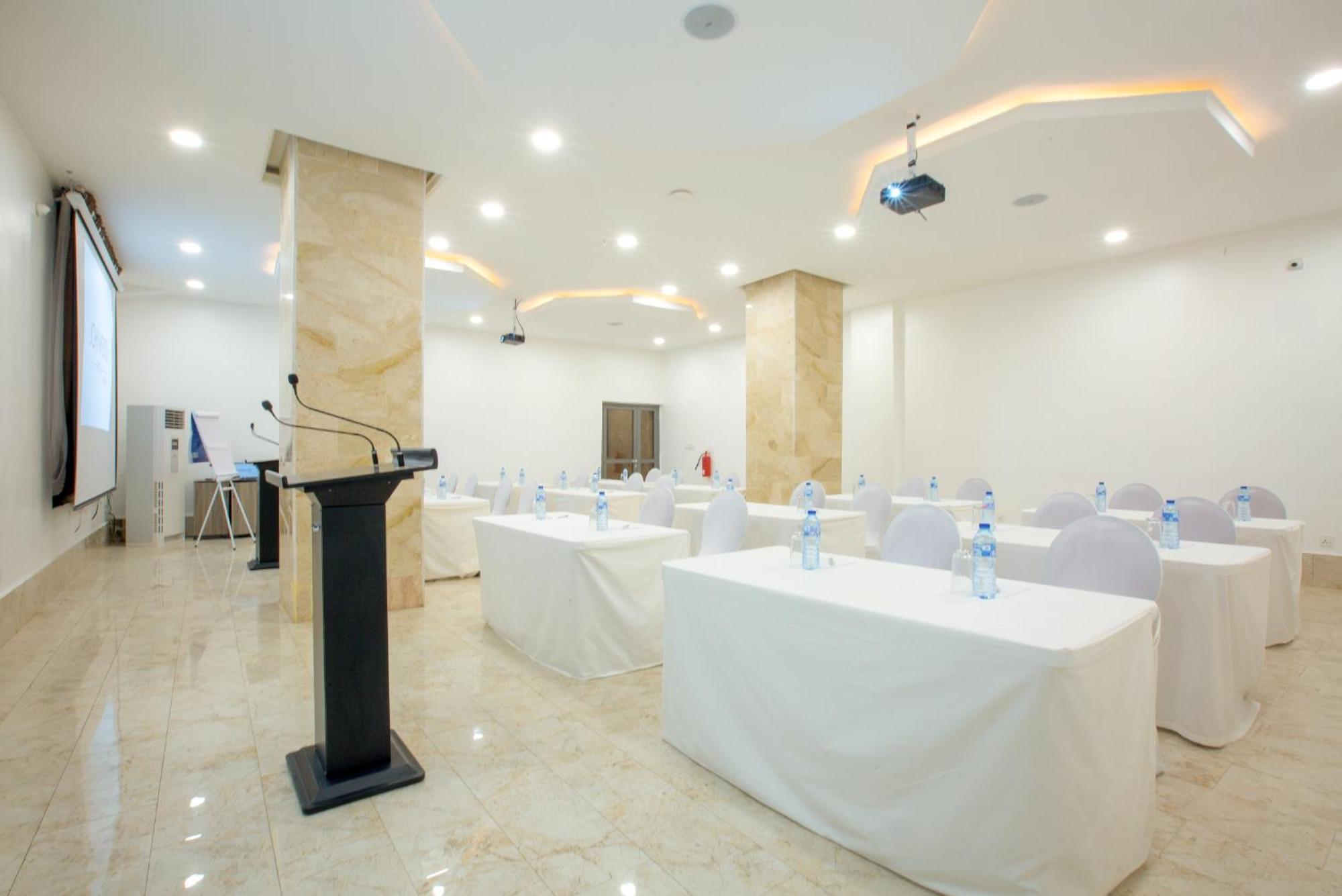 Johnwood Hotel By Bolton Abuja Ngoại thất bức ảnh